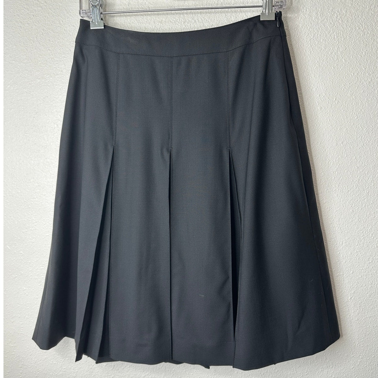 Burberry Black Pleated A-Line Skirt Side Zip Knee Length 23”