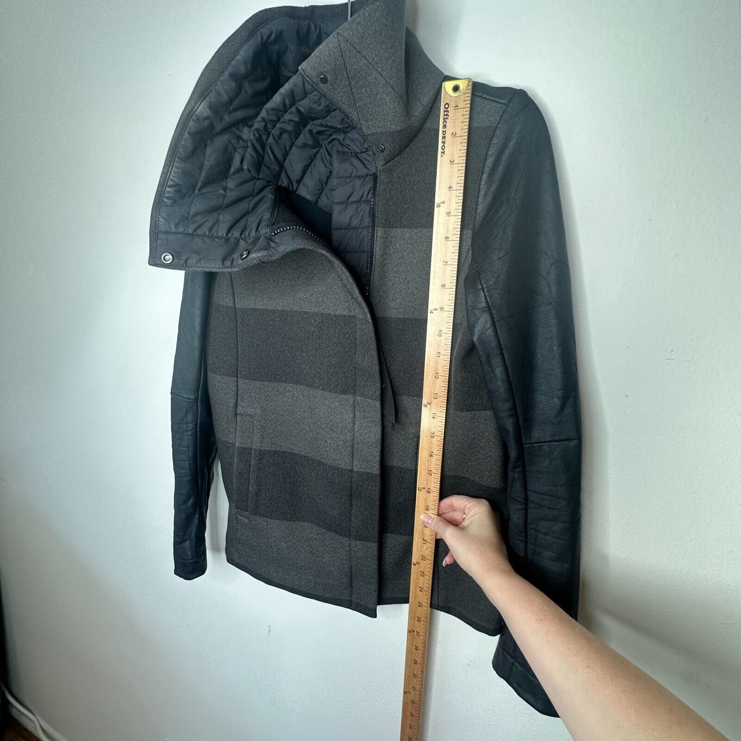 Lululemon Sweet Life Soot Black & Gray Stripe Biker Jacket Water Repel 4