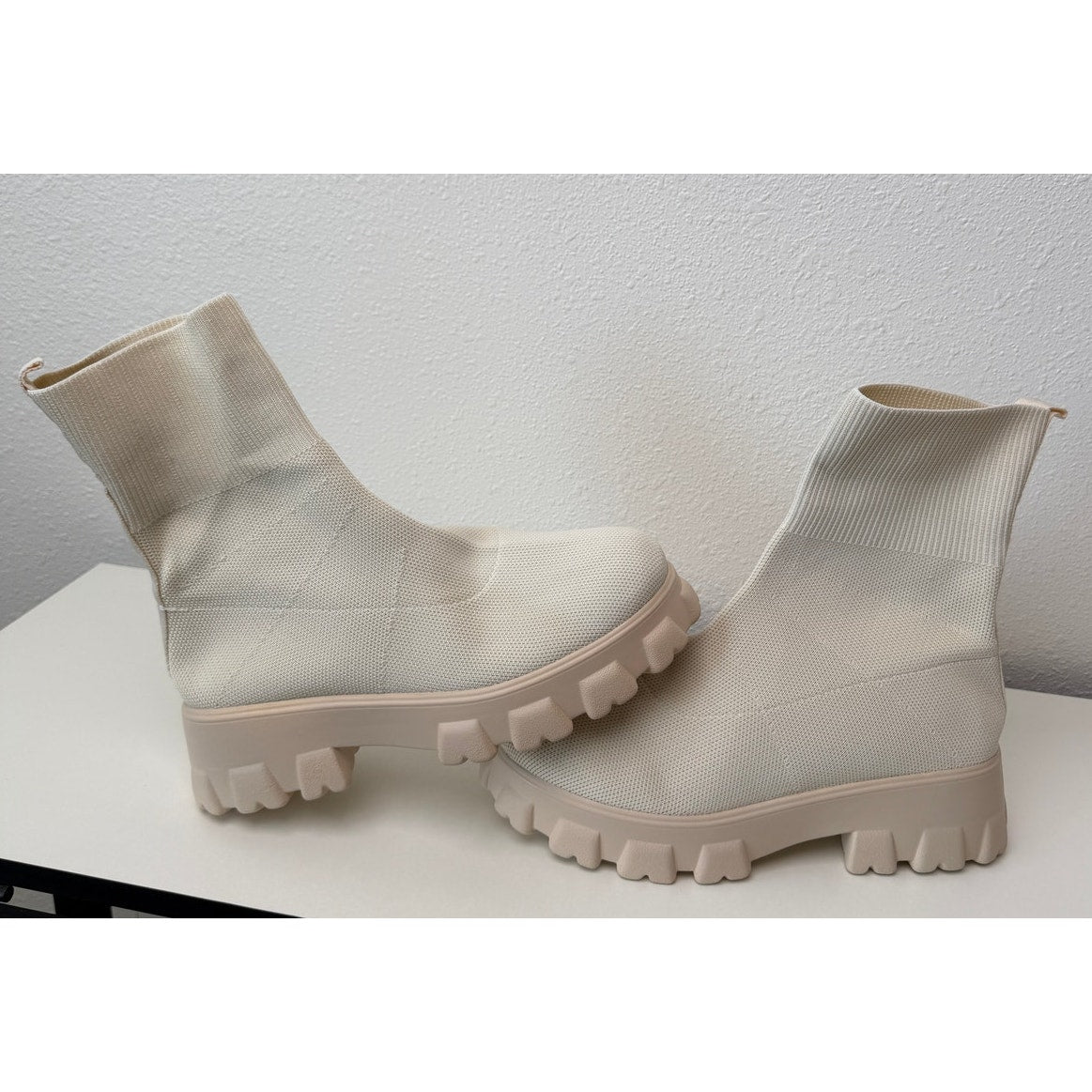 Women's Cream Knit Platform Sock Booties Chunky Lug Sole Boots Size 7