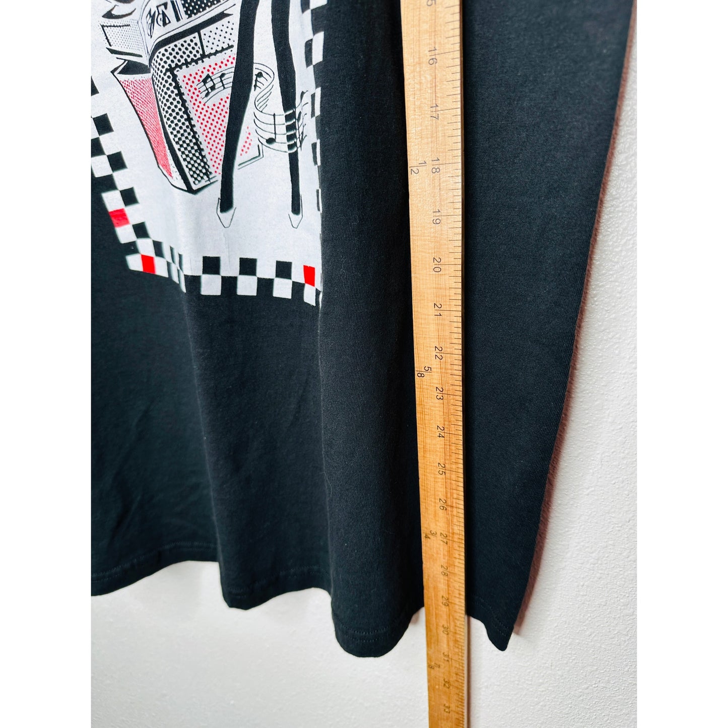 The English Beat Black Short Sleeve Black White Red Graphic Tee XL