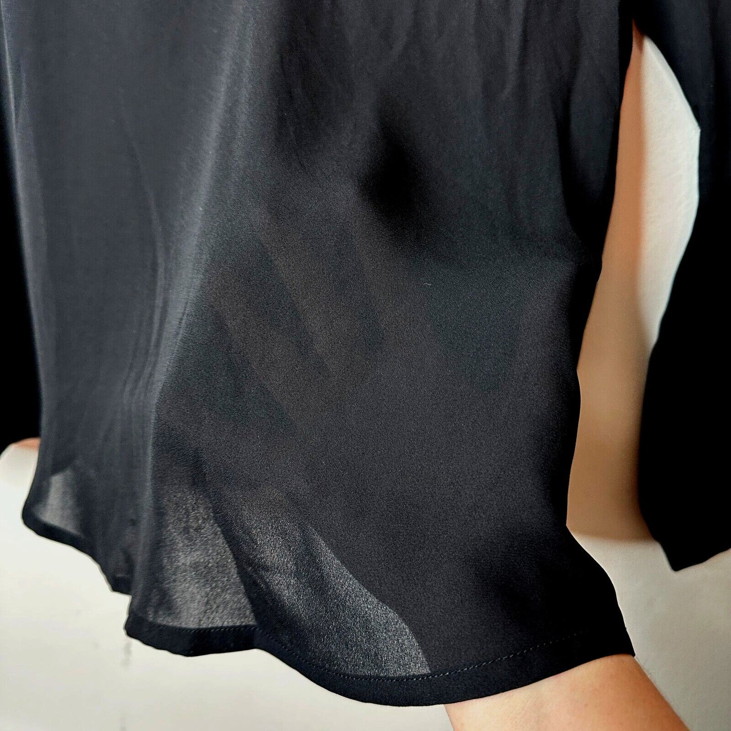 Tobi Black Cold Shoulder Long Sleeve Flowy V-Neck Keyhole Back Blouse M