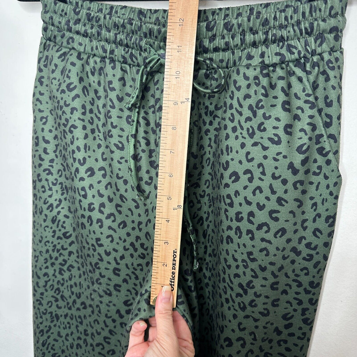 Green and Black Leopard Print Relaxed Fit Draw String Joggers Sweat Pants Medium
