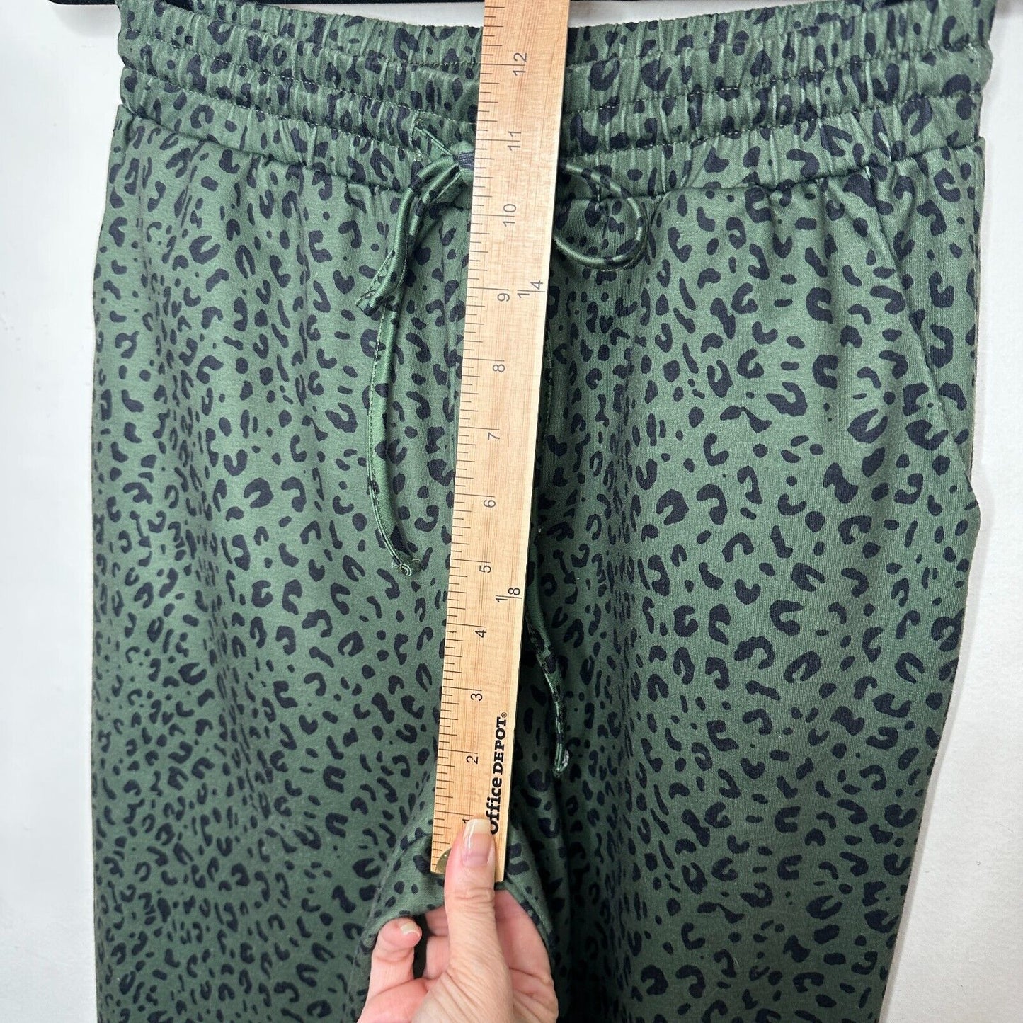 Green and Black Leopard Print Relaxed Fit Draw String Joggers Sweat Pants Medium
