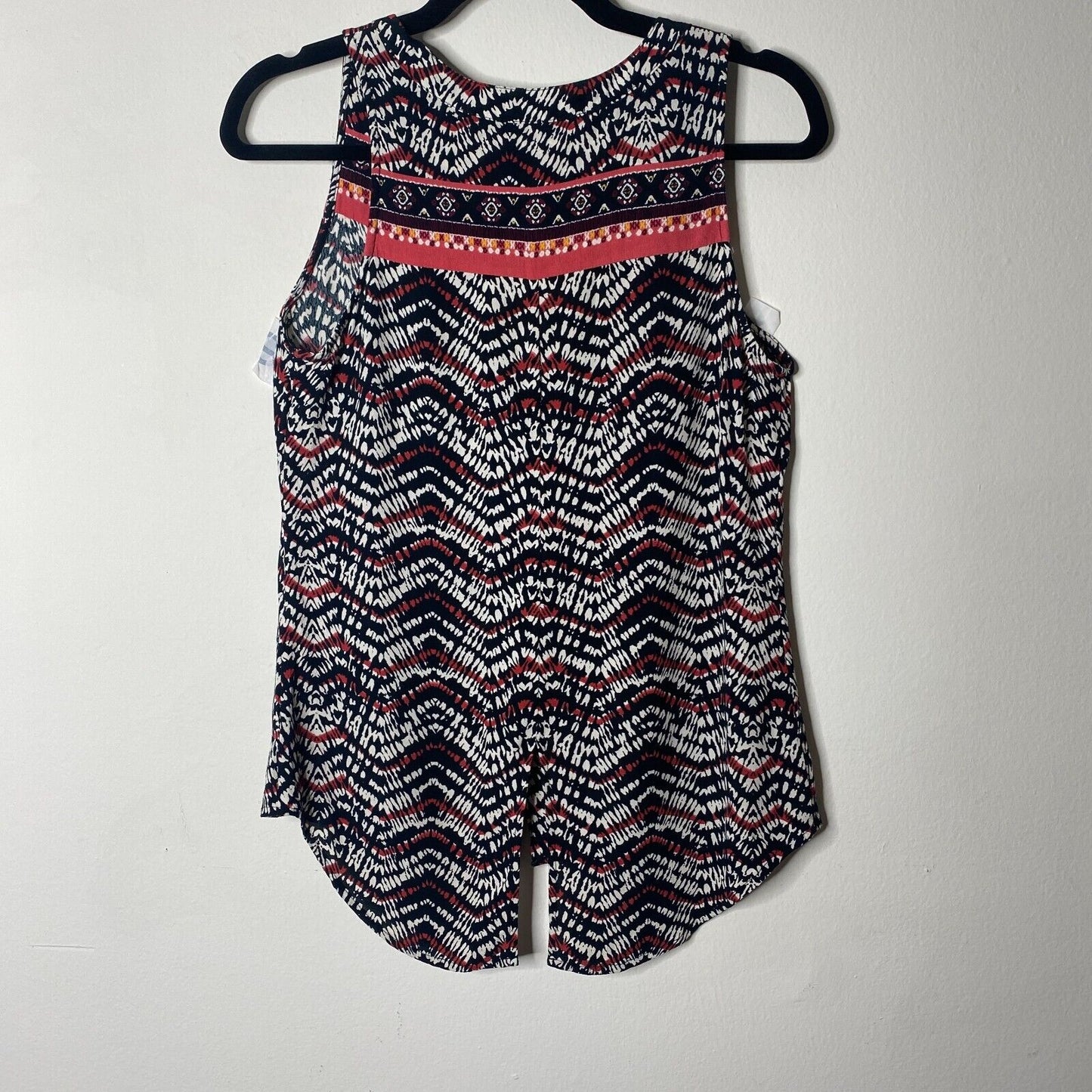 Sanctuary Sleeveless Black Tribal Chevron Print Split V-Neck Button Down Tank XS