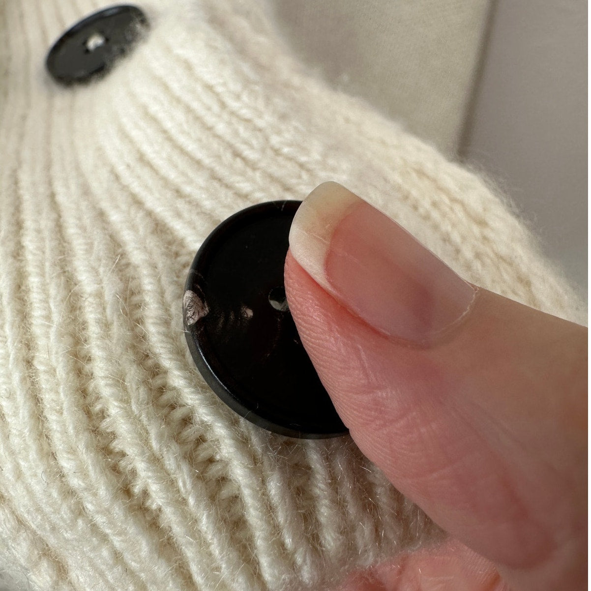 Jil Sander Cream V-Neck Button Long Sleeve Knit Sweater 40 / 8