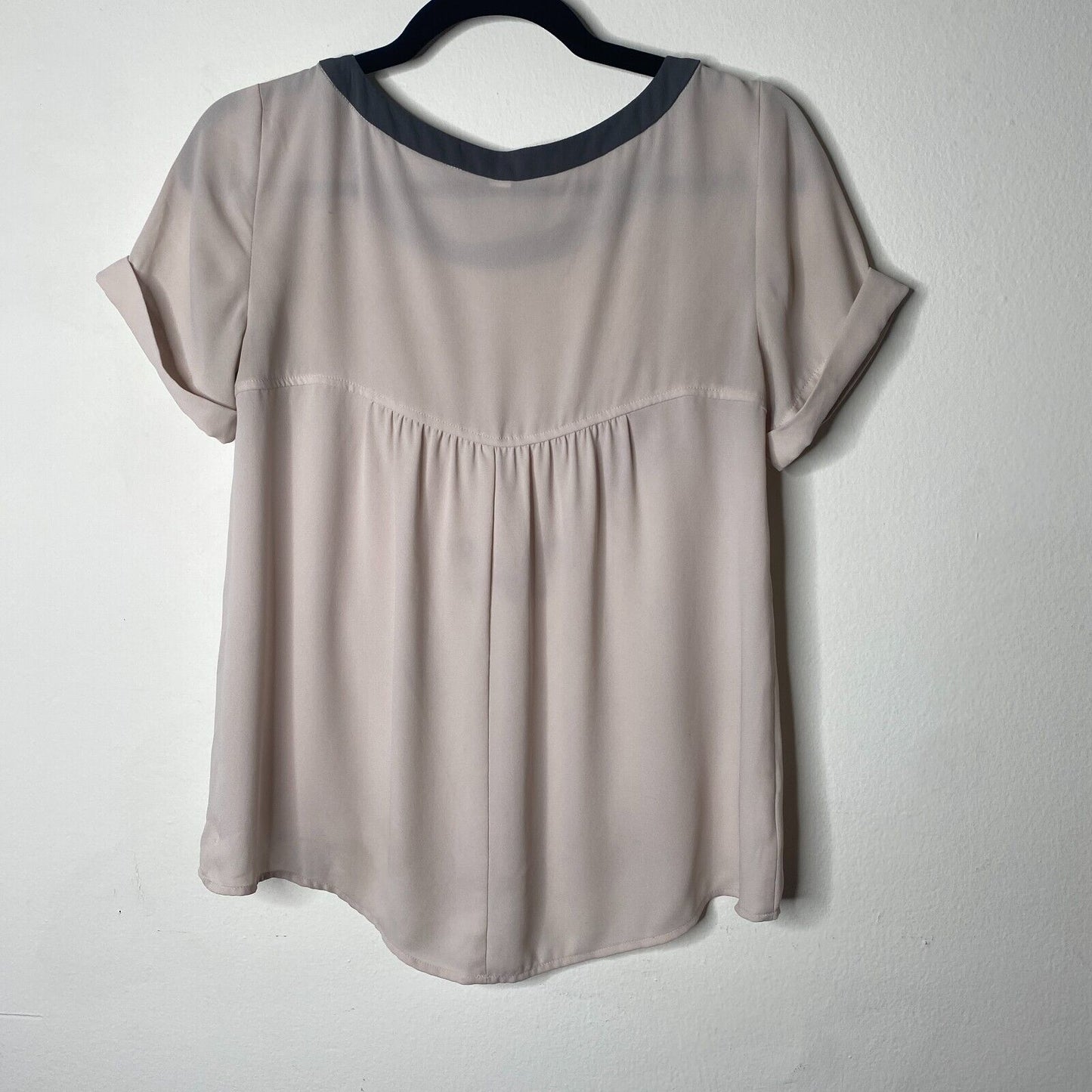 Loft Pinky Beige & Gray Collar Top Gathered Back Detail Cuffed Short Sleeves XSP