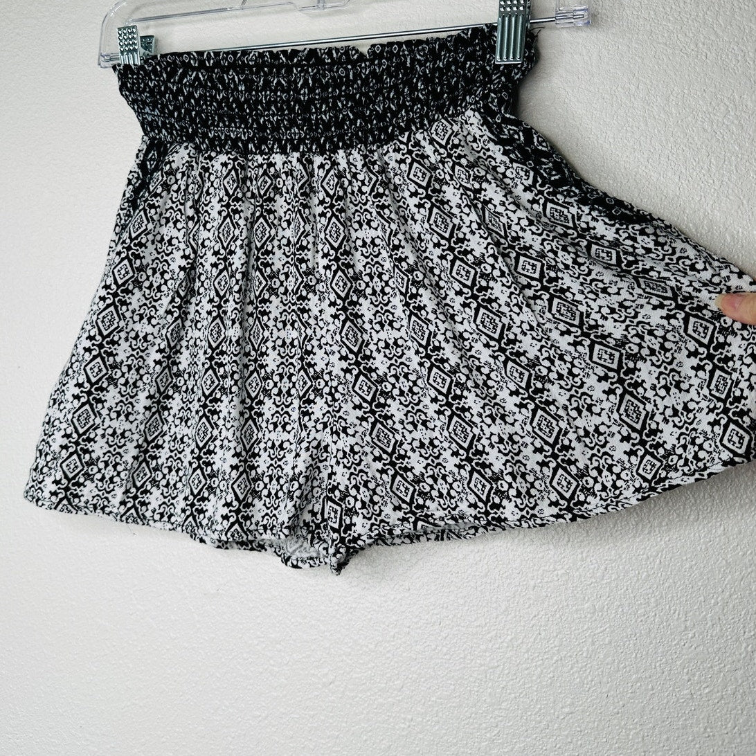 Aqua Black & White Diamond Print Elastic Waist Pocketed Short Shorts M