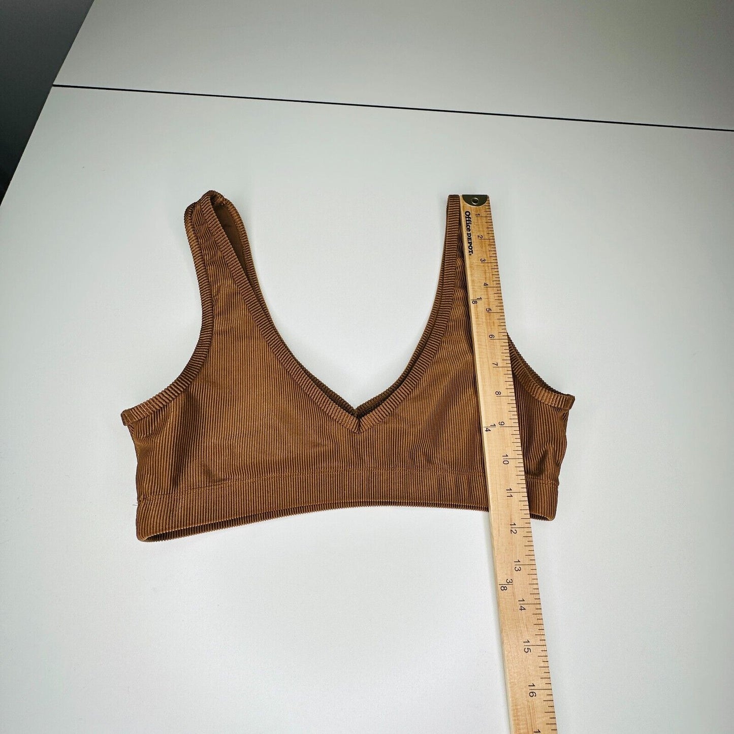 Weworewhat Brown V-Neck Form Fitting Stretch Pullover Ribbed Sports Bra Medium