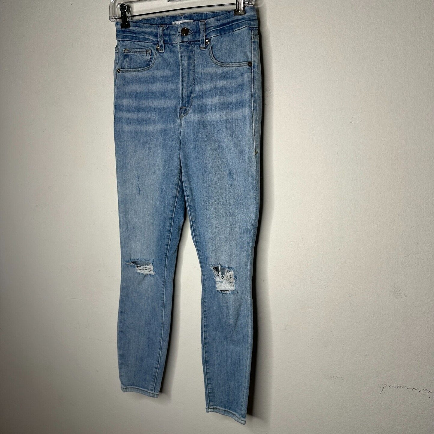 Good American Light Blue Med Wash Good Waist Crop Distressed Knee Jean 6 / 28