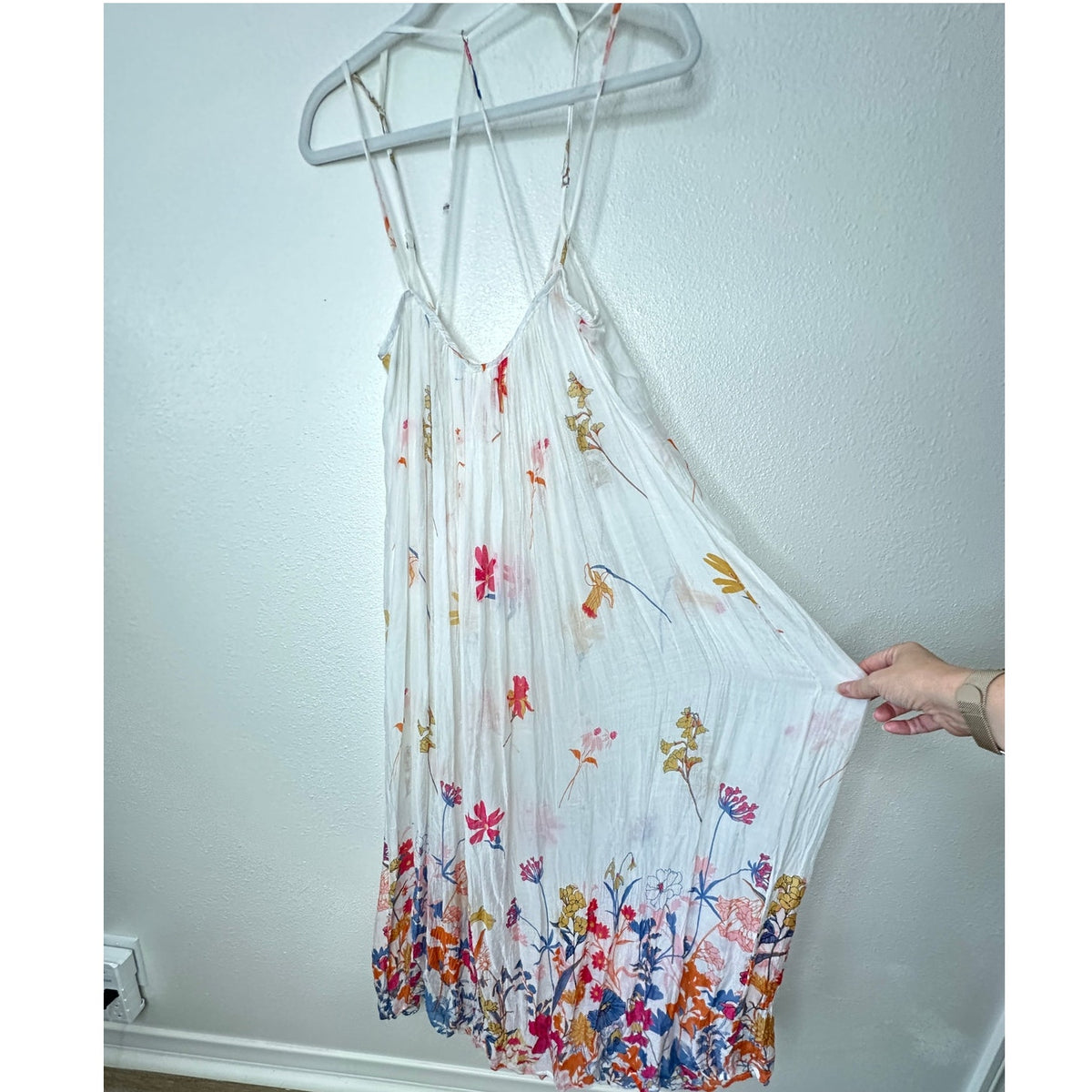 Lovestitch White Mimi Floral Print Sleeveless Scoop Neck Cross-Back Maxi Dress