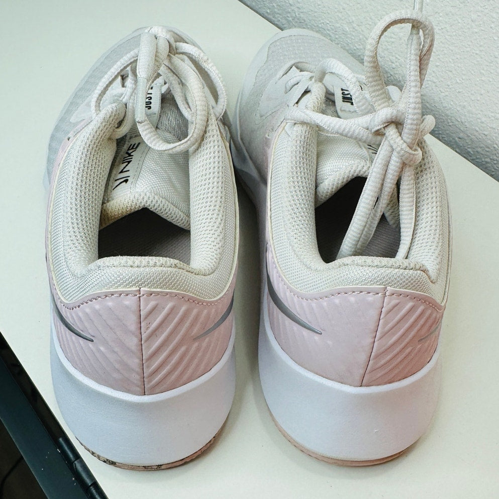 Nike MC Trainer Platinum Metallic Silver & Pink Training Sneakers 8.5