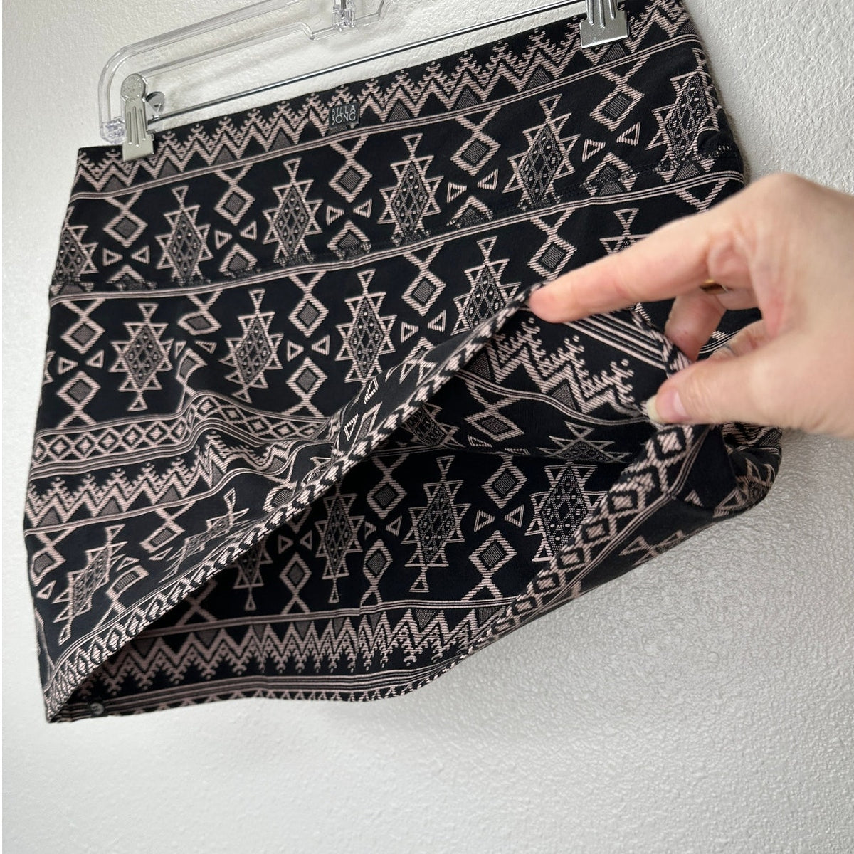 Billabong Tan & Black Aztec Print Stretch Mini Skirt Medium