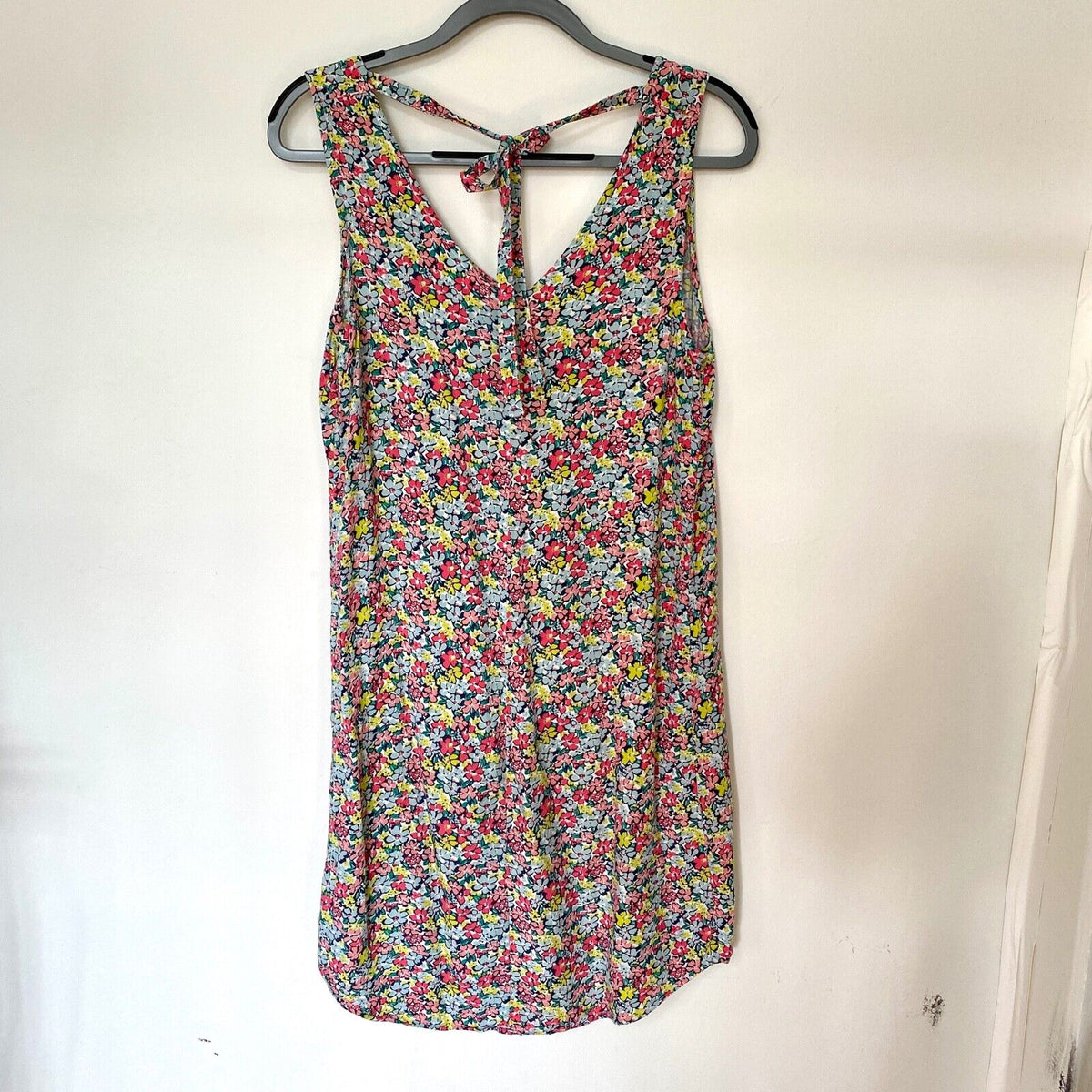 Gap Cute Pink Multi-Color Floral Sleeveless V-Neck Shift Dress Tie Back XS