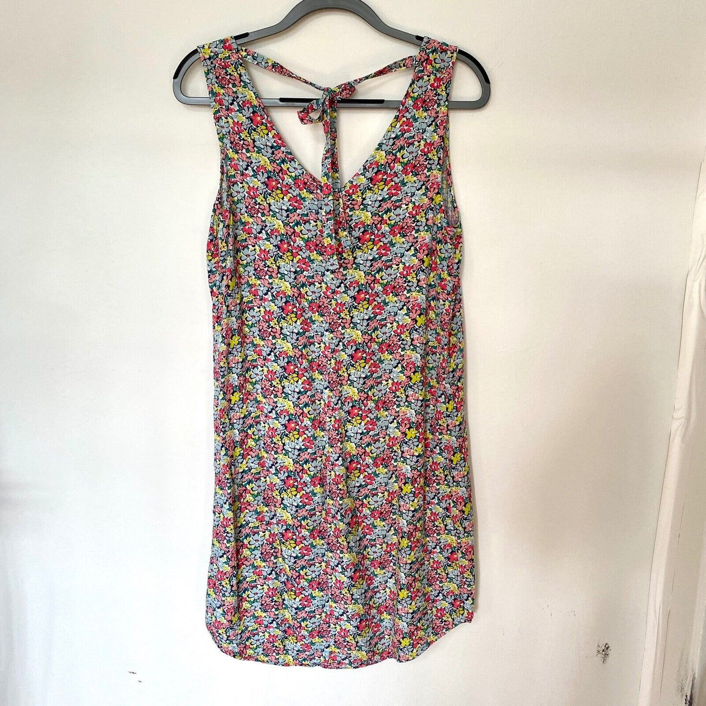 Gap Cute Pink Multi-Color Floral Sleeveless V-Neck Shift Dress Tie Back XS