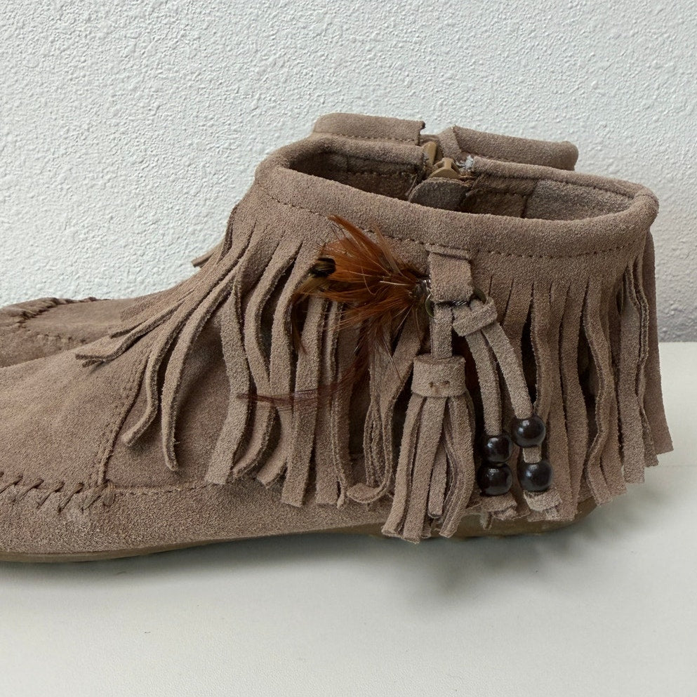 Minnetonka Taupe Suede Fringe Ankle Moccasin Boots Women's Size 8