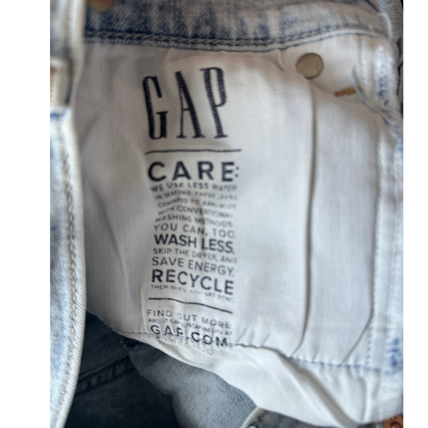 NWT GAP Girlfriend Mid Rise Jeans Gray Acid Wash 31 Raw Hem