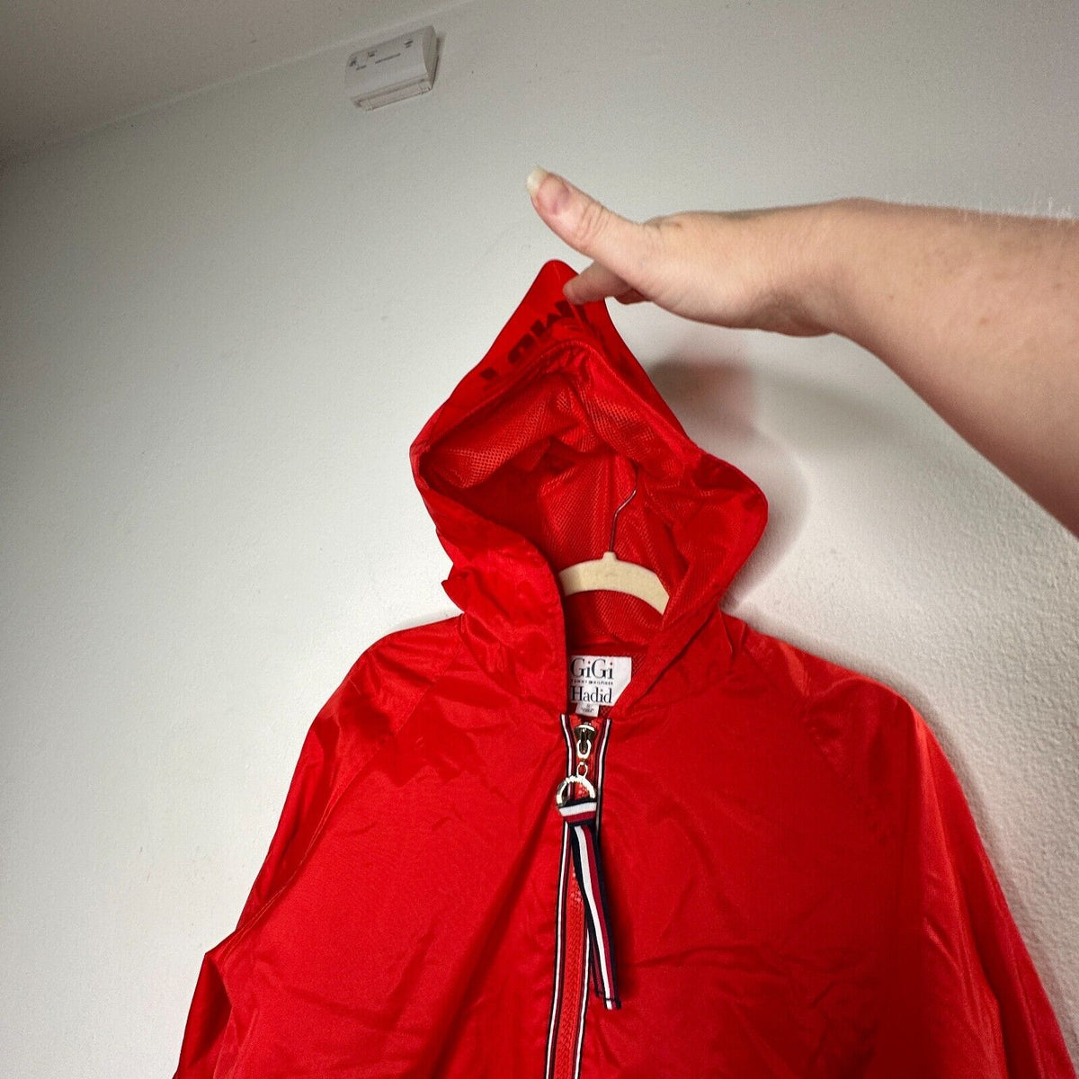 Tommy X Gigi Hadad Visor K-Way Jacket Flame Scarlet-Red Front Zip Mesh Lining SM