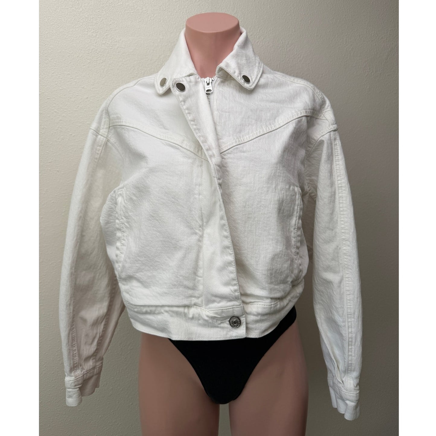 Abercrombie & Fitch White Cropped Zip Front Denim Jacket Size M