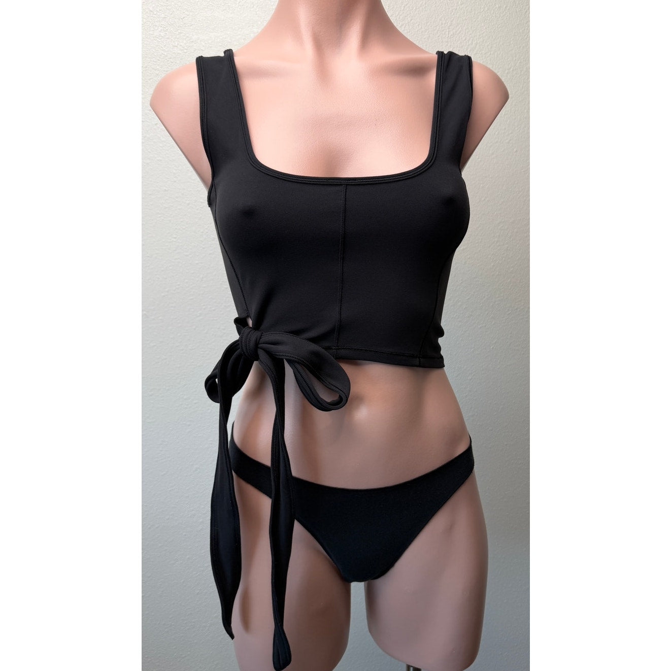 Lululemon Get Centred Crop Tank Black Women Size 2 Side Tie