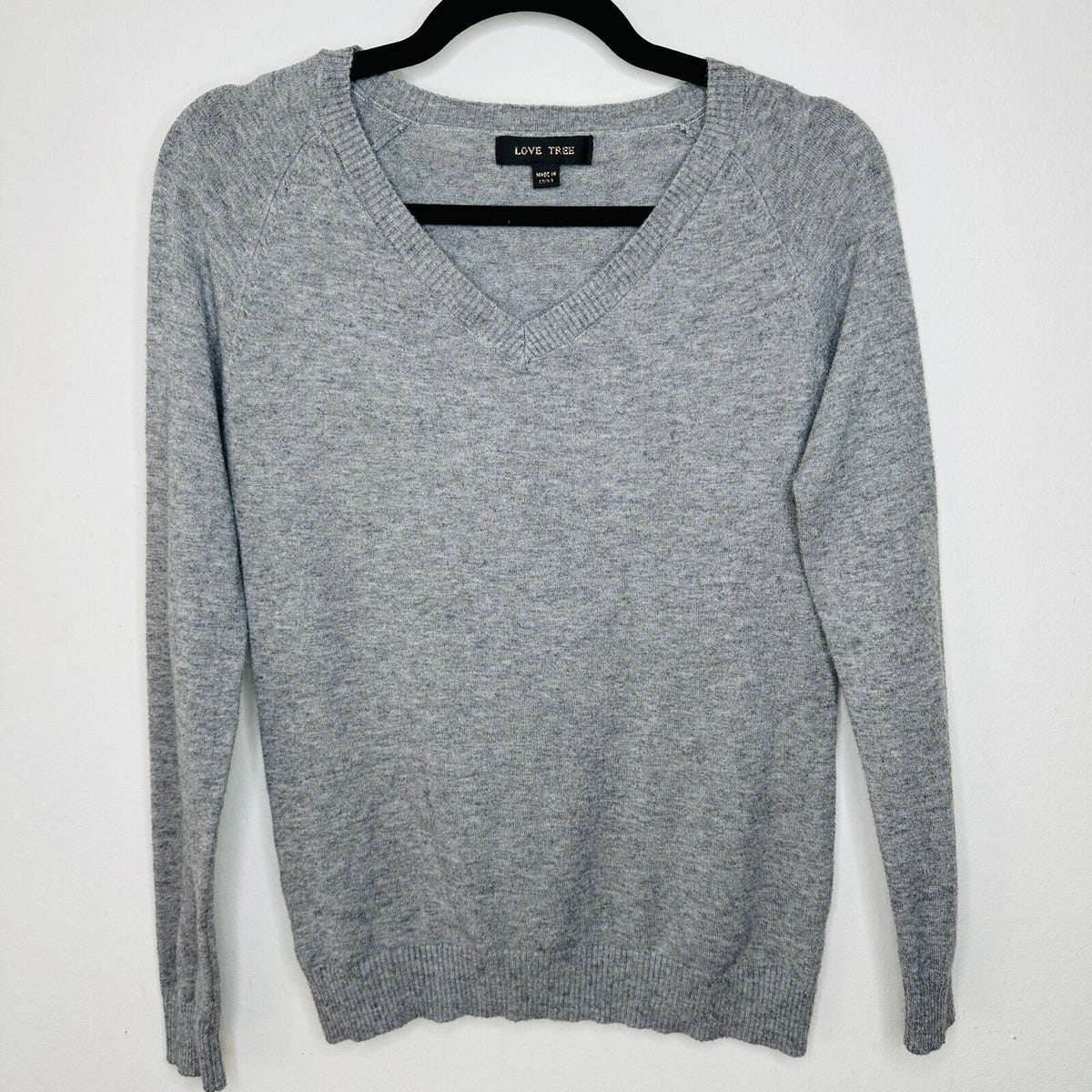 Love Tree Gray V-Neck Long Sleeve Pullover Sweater Banded Hem Thin Jumper Small