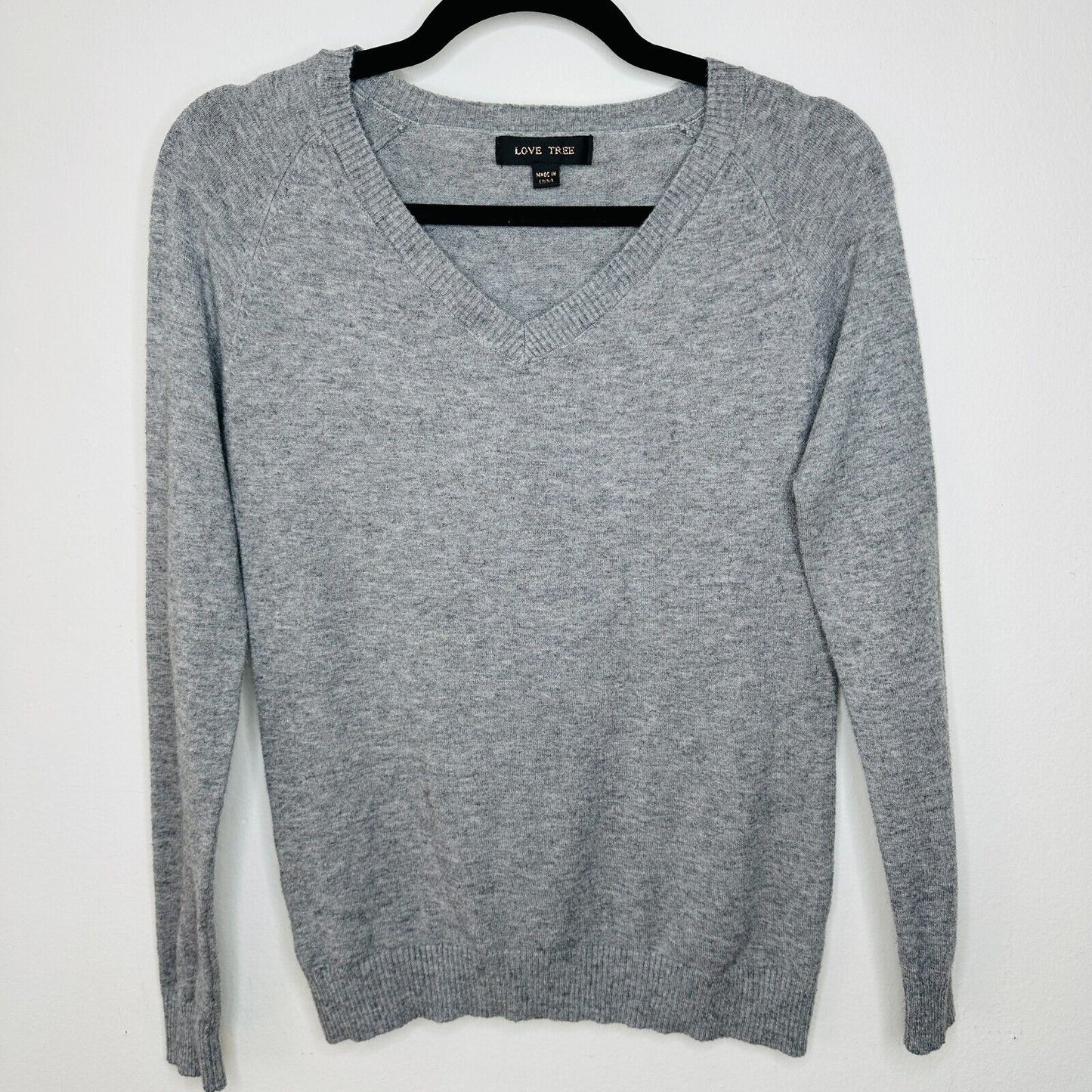 Love Tree Gray V-Neck Long Sleeve Pullover Sweater Banded Hem Thin Jumper Small
