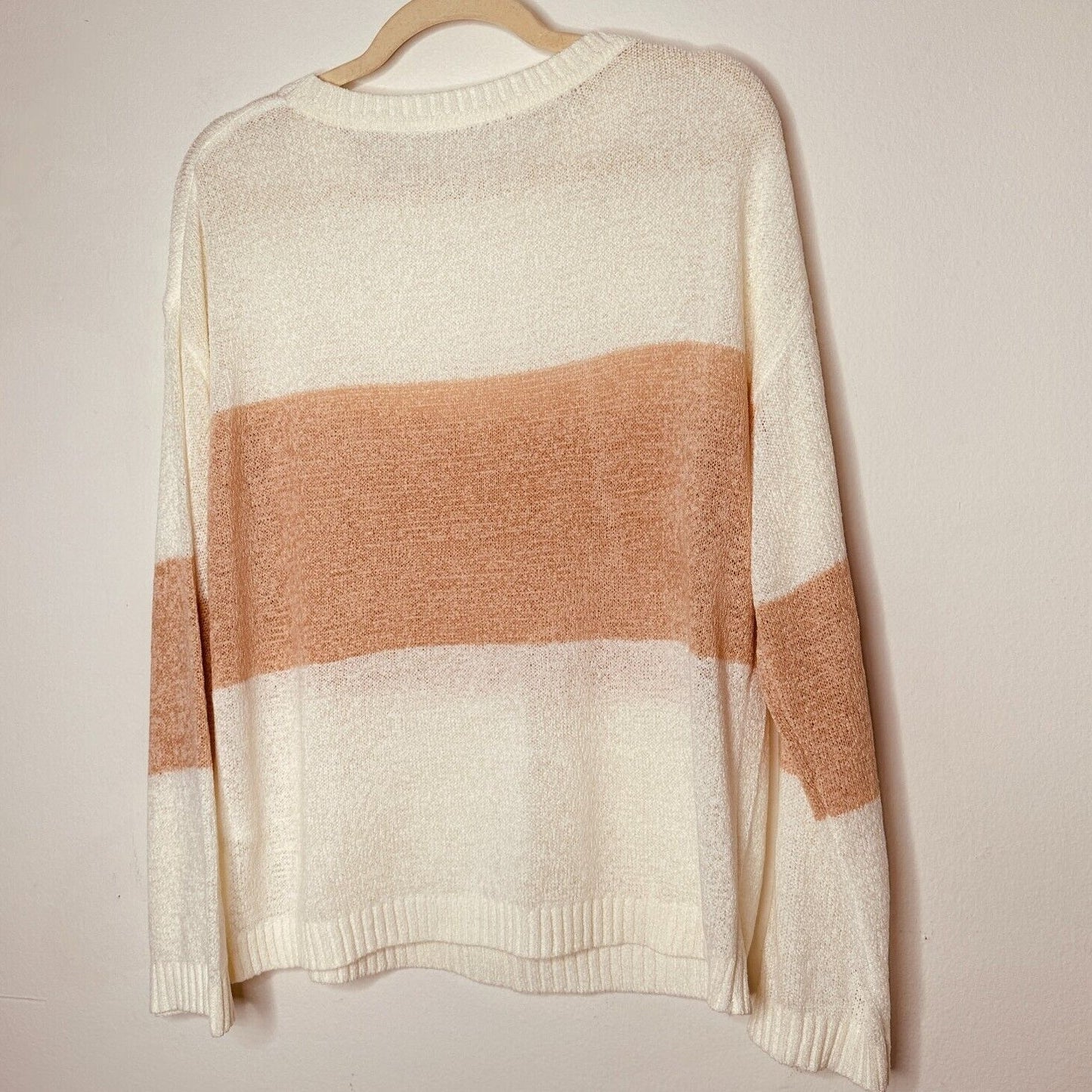 Newbury Kustom Long Sleeve Peach and Cream Color Block Round Neck Sweater M