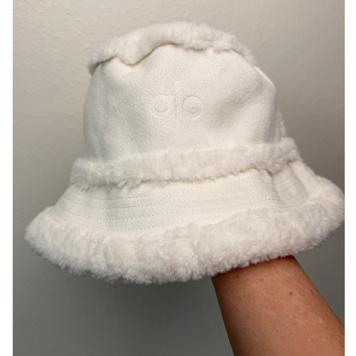 Alo Yoga Ivory Winterfun Bucket Hat Women M/L
