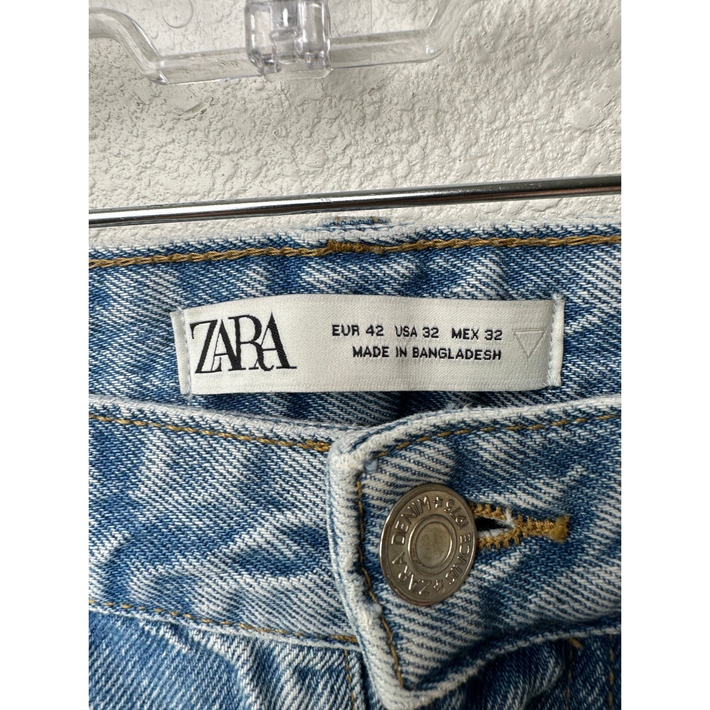 Zara Light Medium Wash Jeans US 32 Button Fly Straight Leg