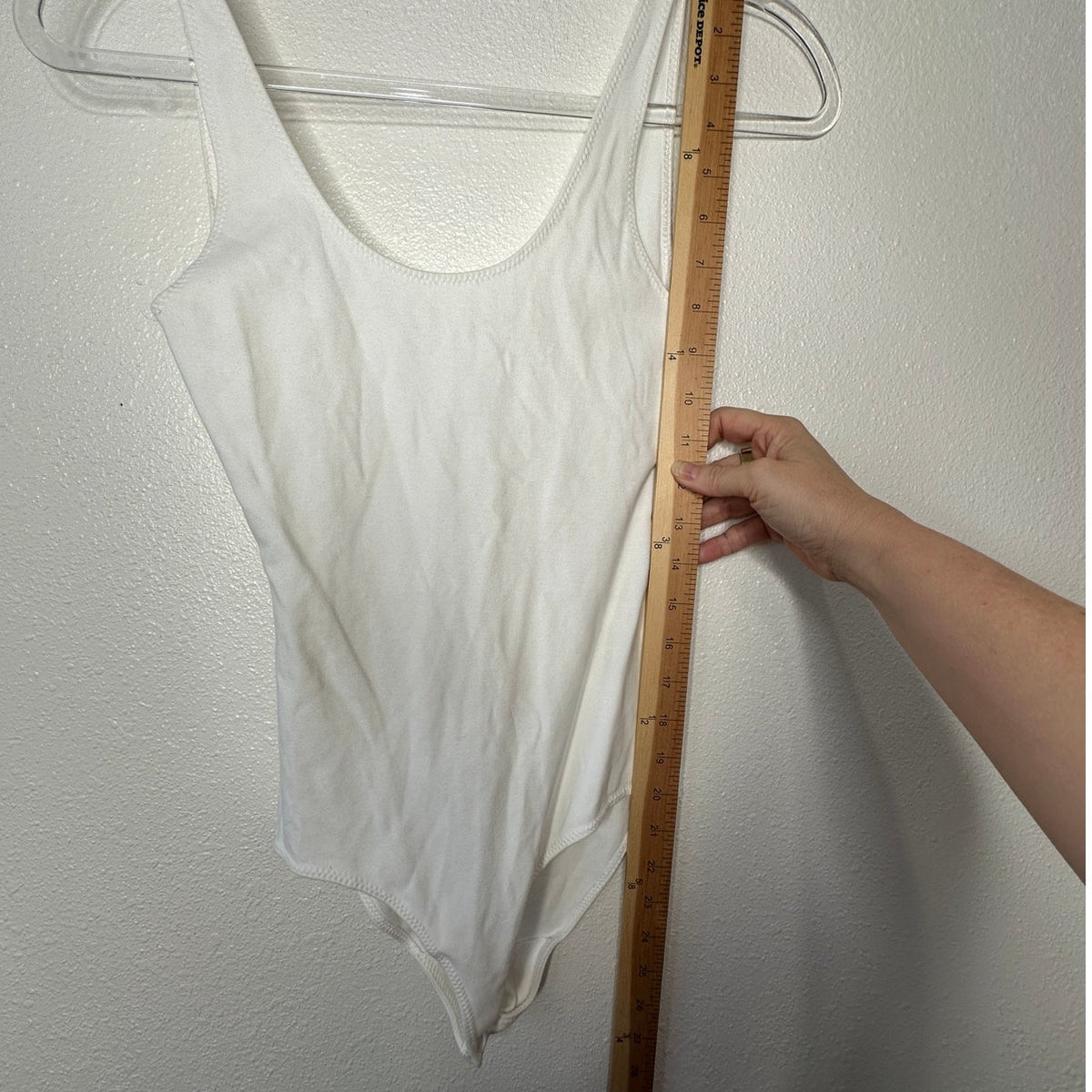 Wilfred Free White U-Neck Bodysuit XS Aritzia Minimalist Thin Stretch