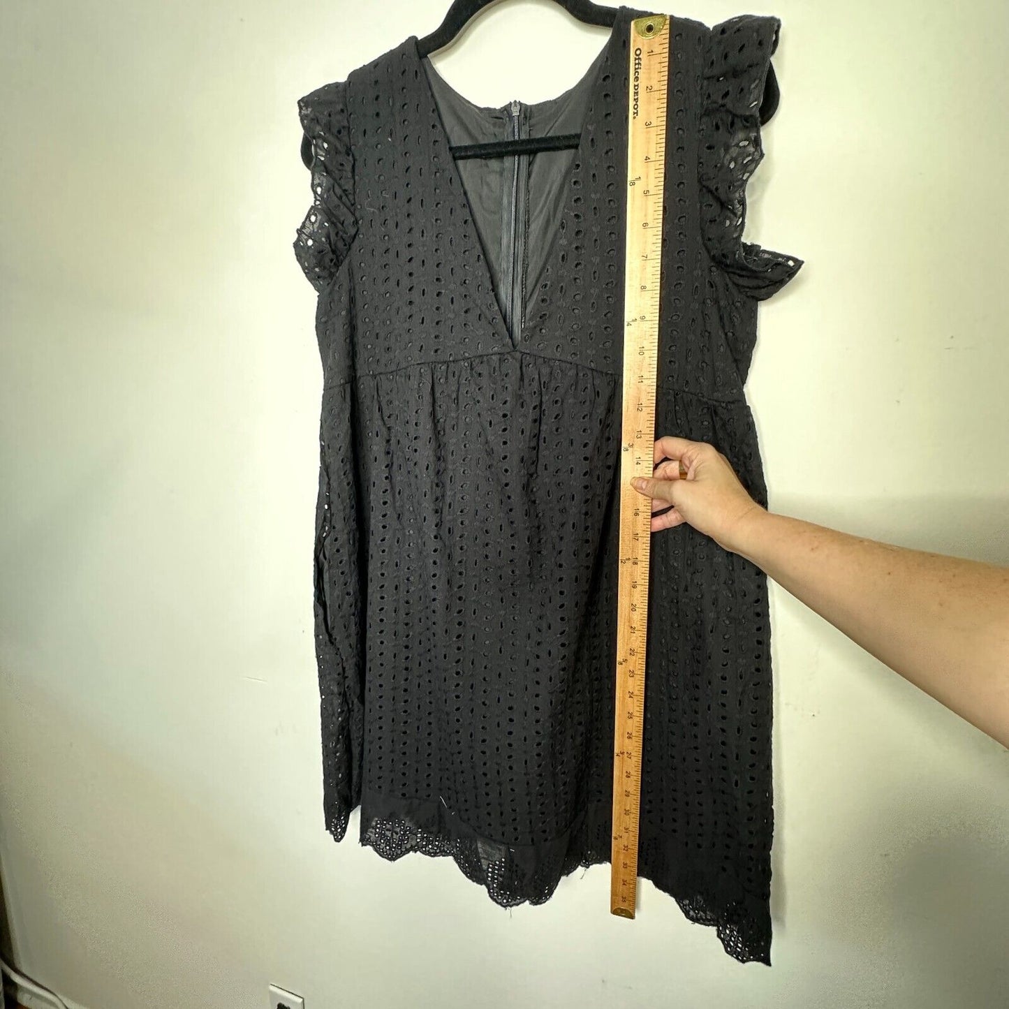 Black Eyelet Lace Ruffle Deep VNeck Zip Sleeveless Romper Mini Empire Waist Med