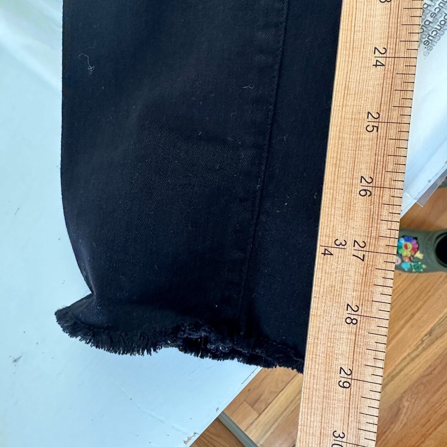 Frame Jet Black Denim Le Skinny de Jeanne Distressed Jean Mid-Rise Raw Hem 27