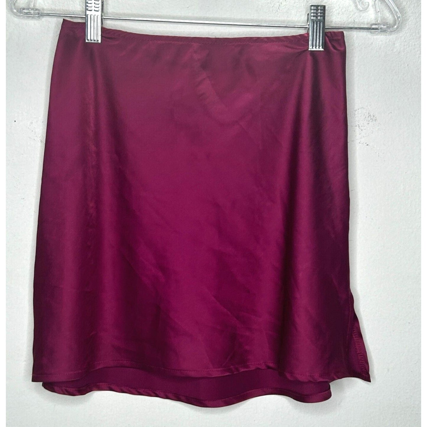 Magenta Satin Side-Zip Flowy Mini Skirt with Side Slit S