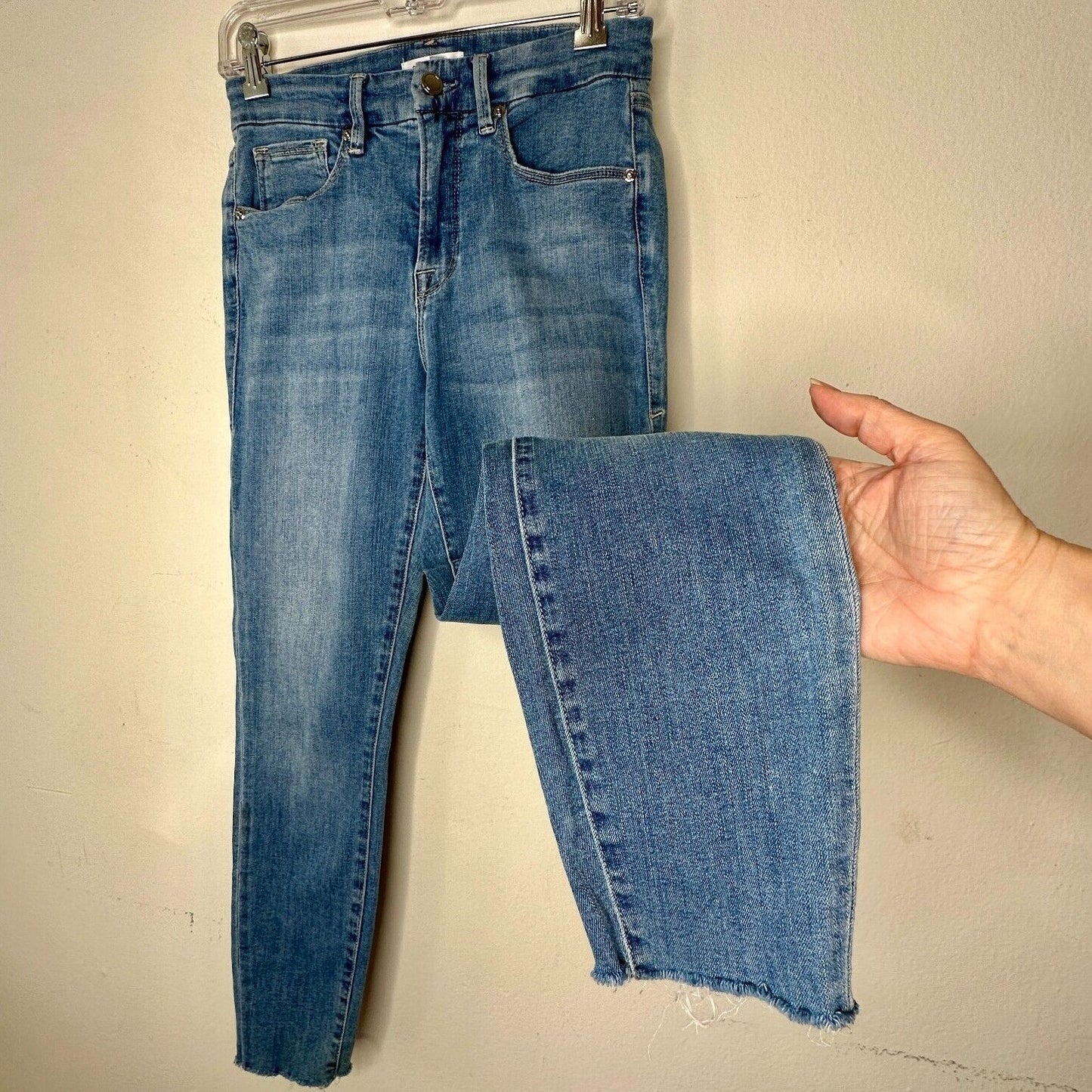 Good American Blue Good Legs Cropped Mid-Rise Body Hug Booty Shaping Raw Hem 28