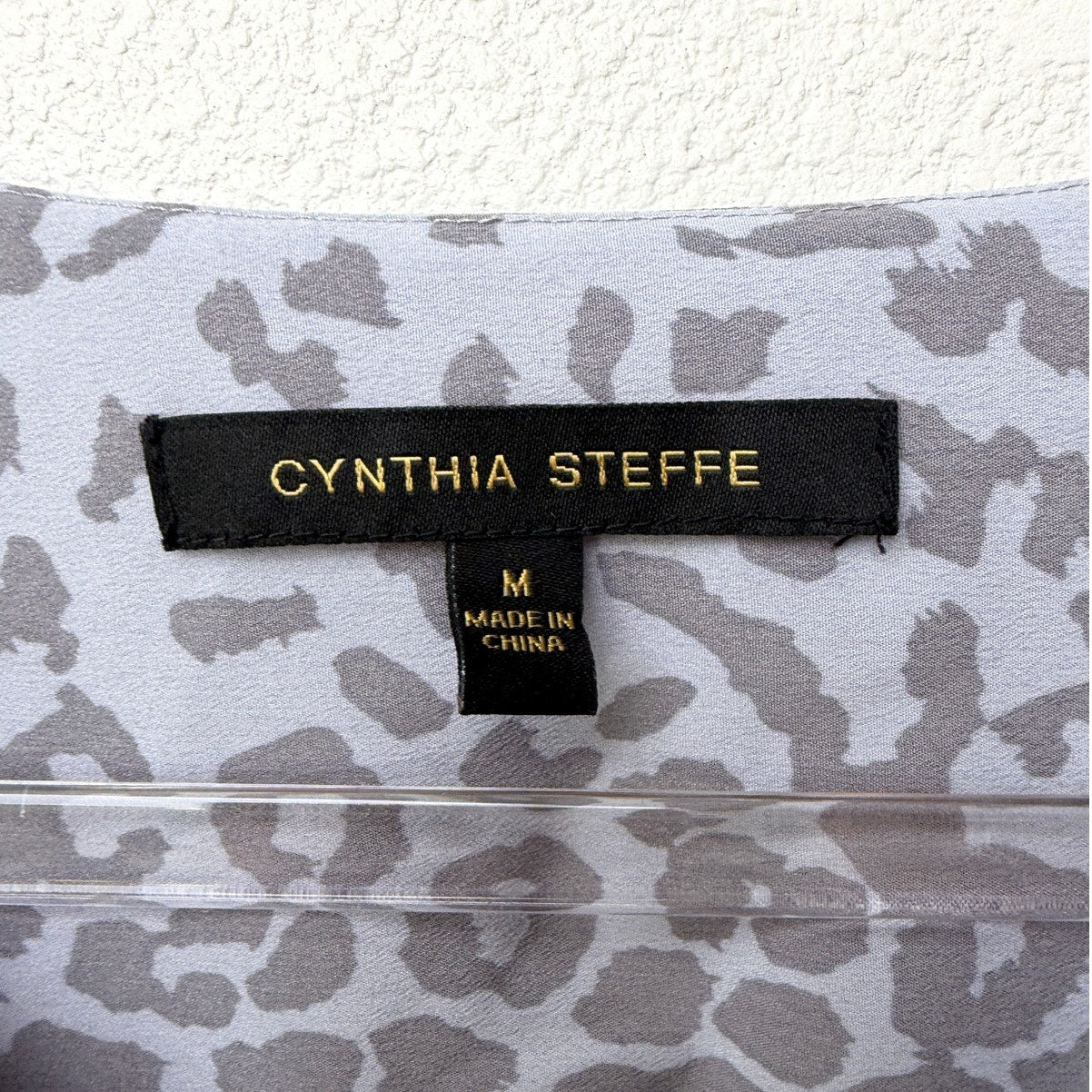Cynthia Steffe Blue Gray Animal Print V-Neck Long Sleeve Blouse M