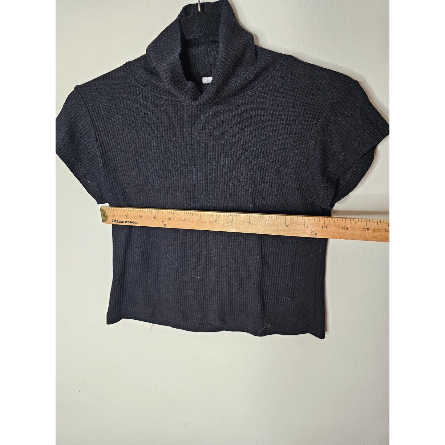 John Galt Black Short Sleeve Fitted Ribbed Knit Cropped Turtle Neck Sweater OS