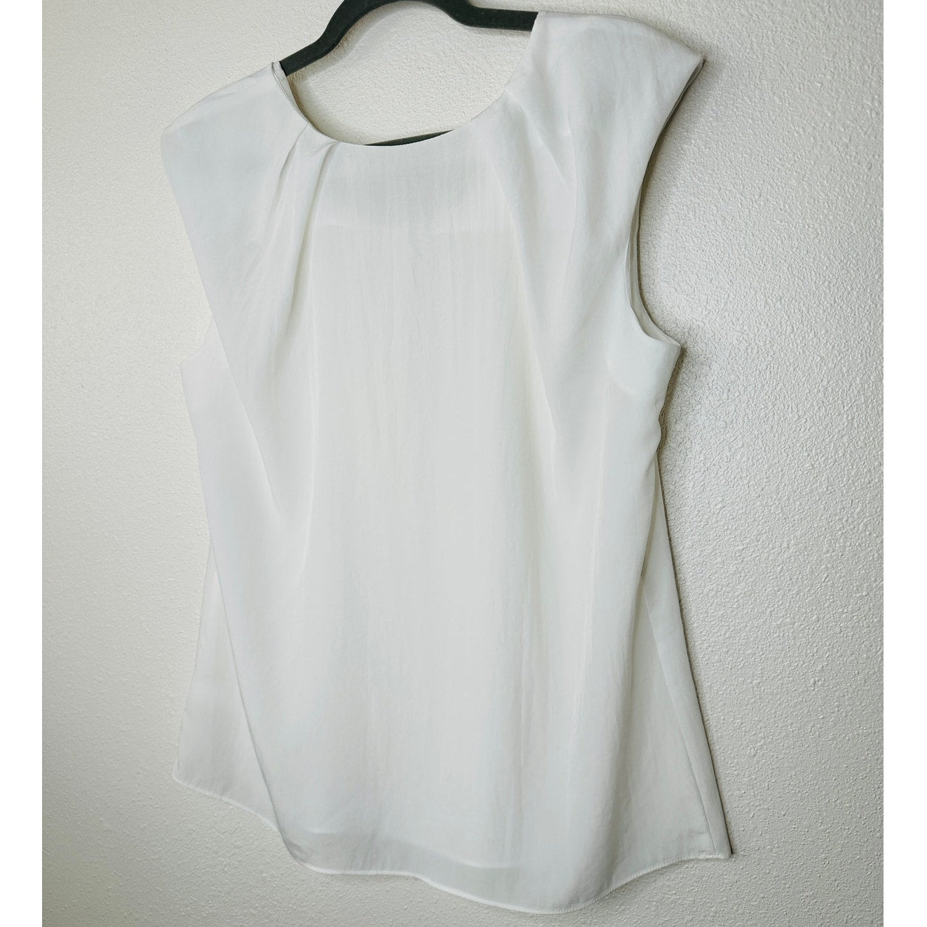 Gap Off White Pleated Shoulder Cap Sleeve Round Neck Flowy Blouse L