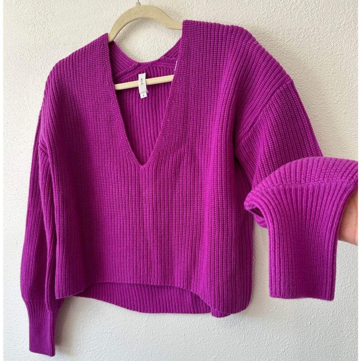 A.L.C. Violet Deep V-Neck Long Sleeve Boxy Crop Sweater XS