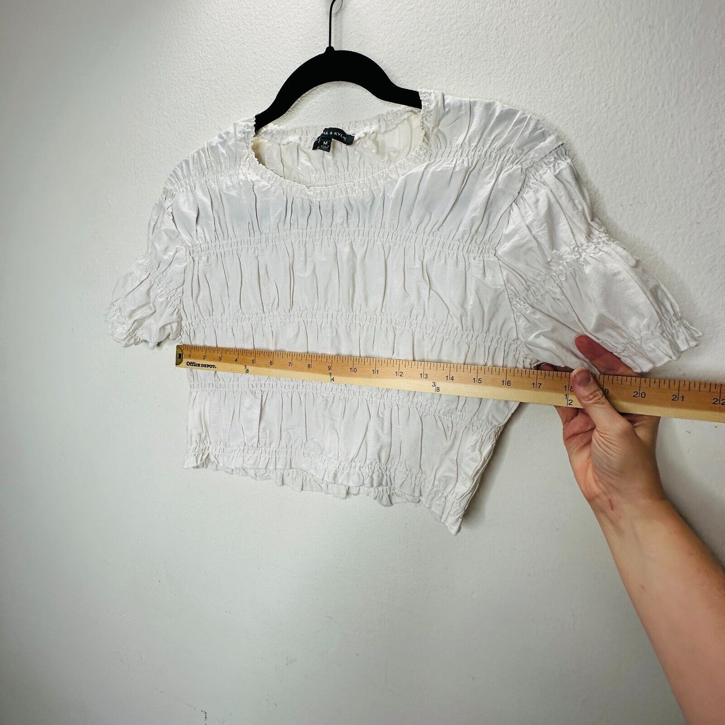 Kendal & Kylie White Stretchy Ruched Short Sleeve Round Neck Casual Crop Top M