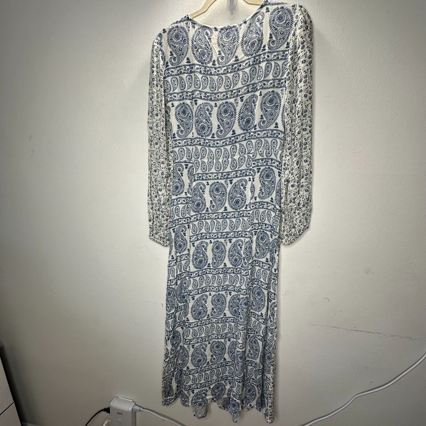 Stradivarius Off White & Blue Floral Paisley Print Long Sleeve V-Neck Maxi Dress