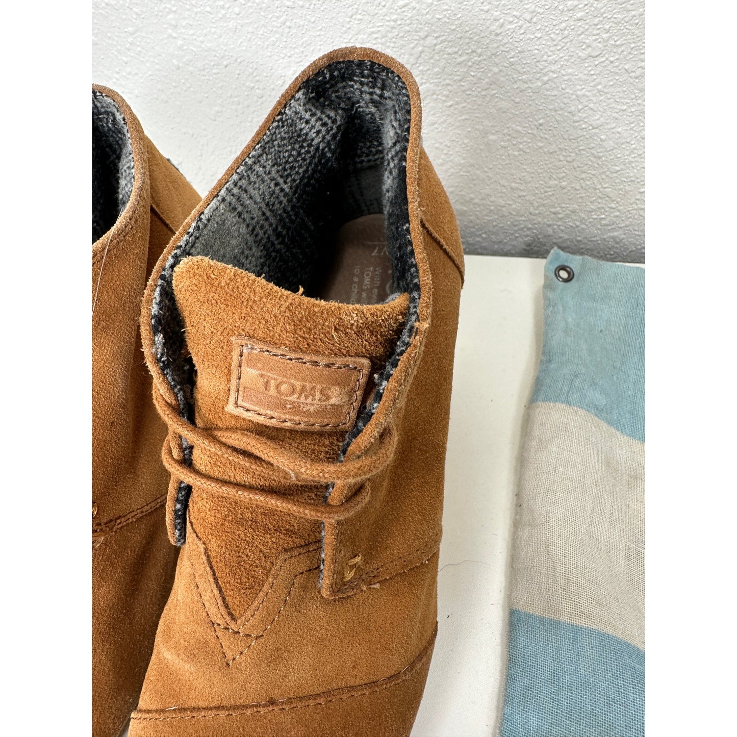 Toms Rust Brown Suede Camel Desert Pleated Toe Wedge Tie Booties 7
