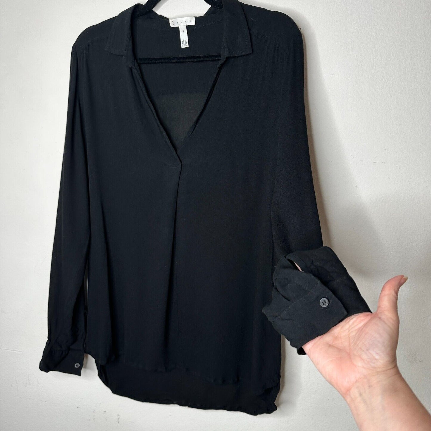 Leith Black Blouse V Neck Long Sleeve Lightweight Flowy Top Women M