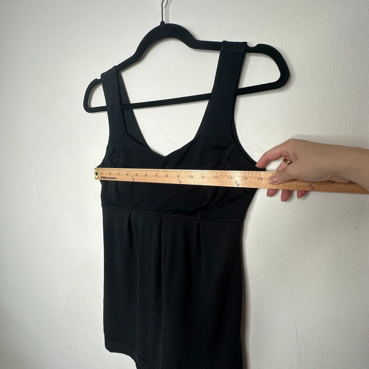 Lululemon Black Run Tame Me Tank Top Yoga Luxtreme Cinch Bottom Fitted Size 6