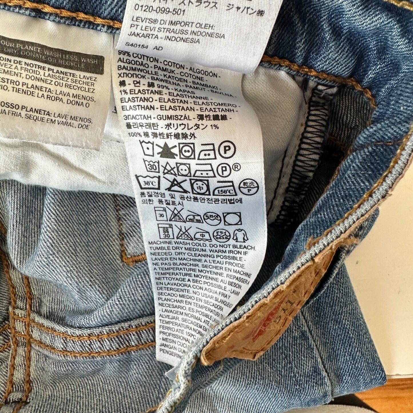 Levi 511 Slim Fit Medium Wash Blue Levi's Flex Jeans 5-Pocket Zip Fly 30 / 32
