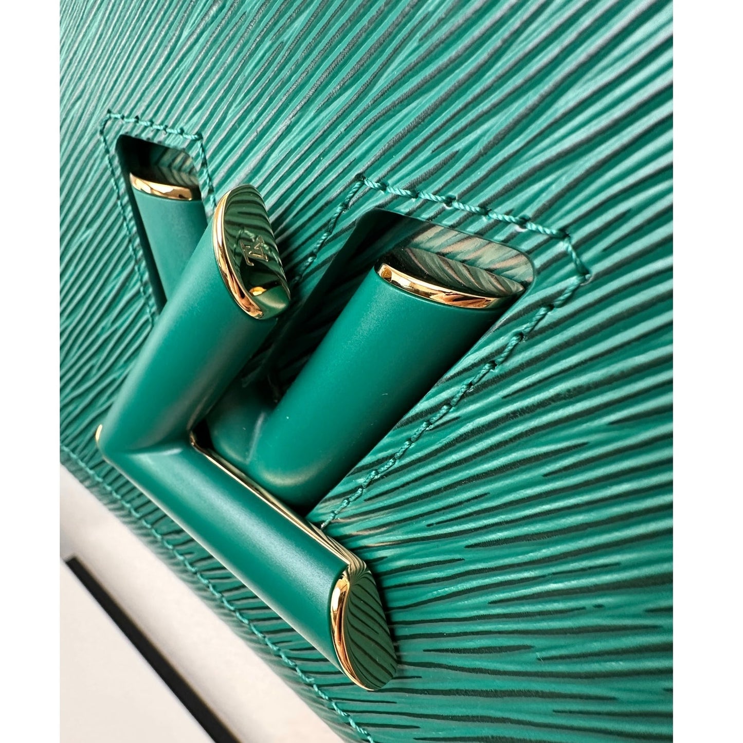 Louis Vuitton Twist MM Shoulder Bag – Emerald Epi Leather with Gold Hardware
