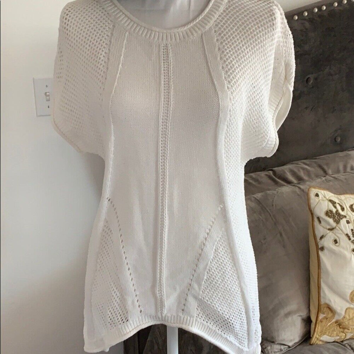 White Ivory Knit Asymmetrical Round Neck Short Sleeve Sweater S