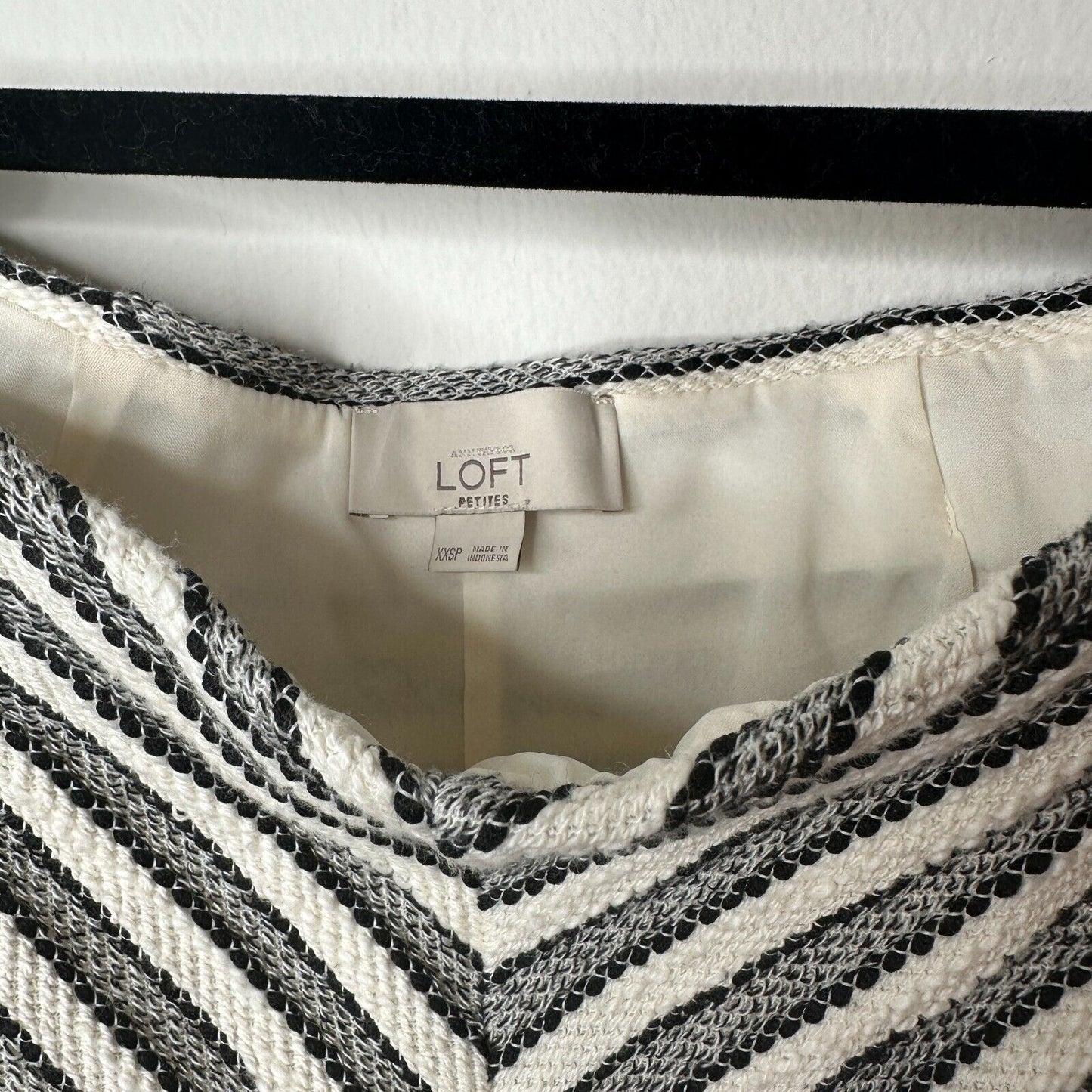 Ann Taylor Loft Petite Textured Cream & Black Chevron Stripes Flare Skirt XXSP