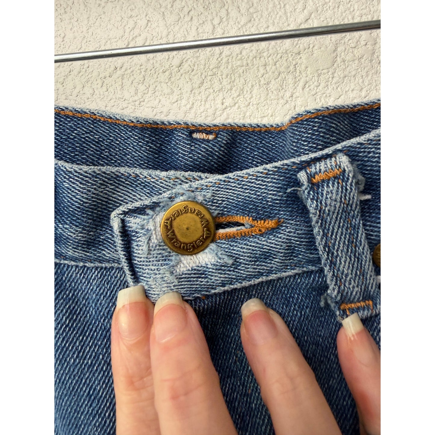 Wrangler Blue High Rise Raw Hem Jeans Women's 26