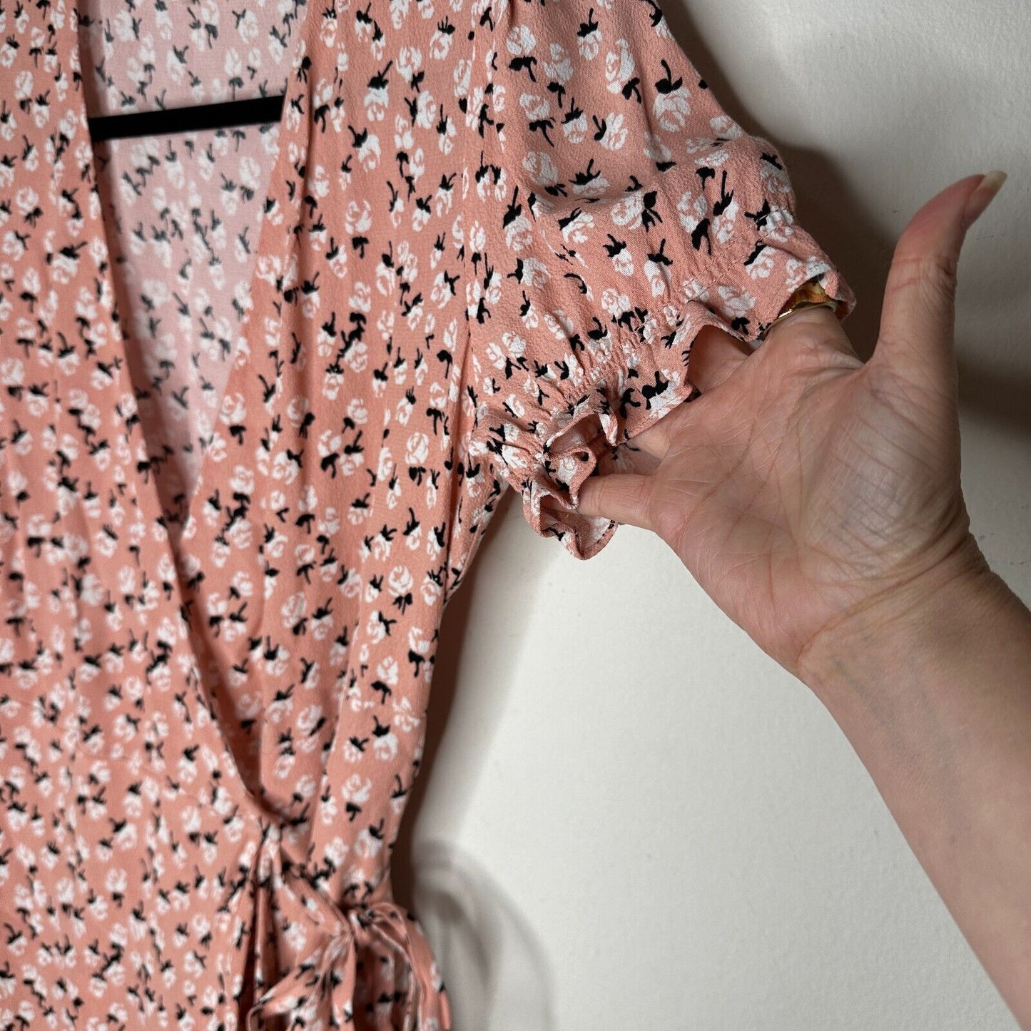 Diane Von Furstenberg Peach White Black Floral Ruffled Wrap Mini Puff Sleeve SM