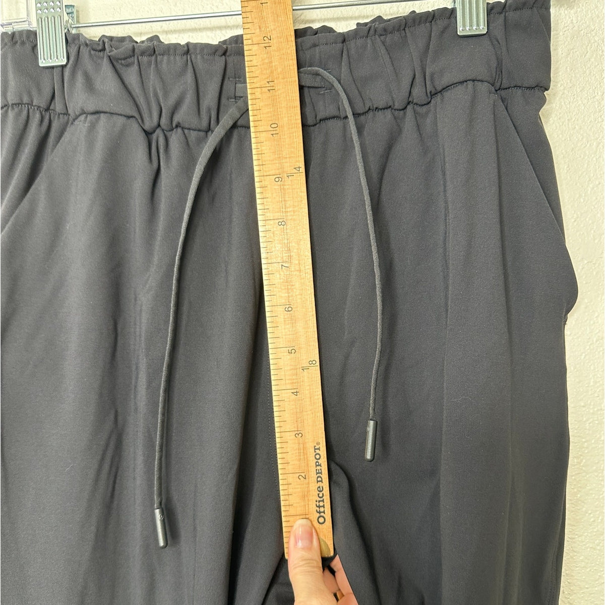 Lululemon Black Stretch High Rise Jogger Drawstring Waist Banded Hem 6