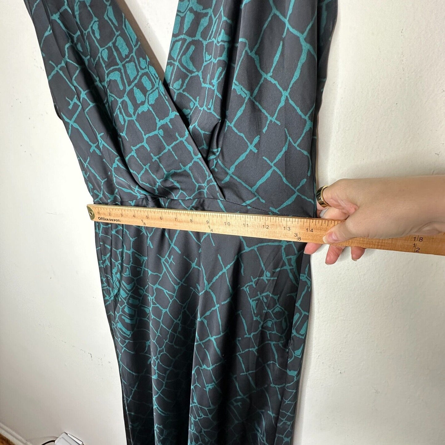 REISS Bebe Black & Green Print Flowy Maxi Sleeveless Deep V-Neck Front & Back 8